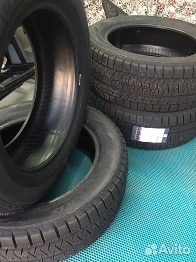 Pirelli Formula Ice FR 215/60 R17 100T
