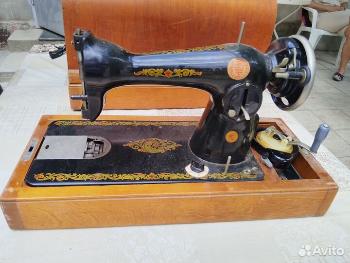 Ручная швейная машинка