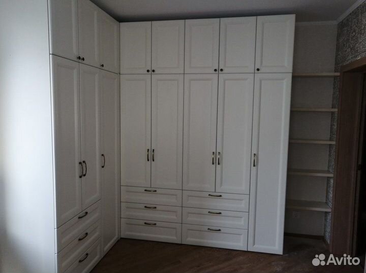 Распашной шкаф