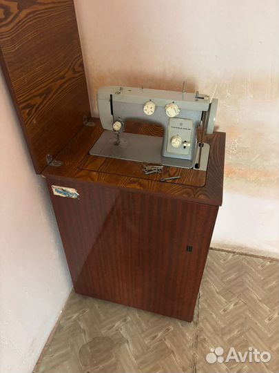 Швейная машина раритет СССР и иностранная