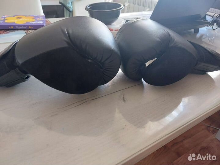 Боксерские перчатки