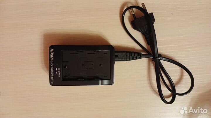 Зарядное устройство Nikon MH-18a