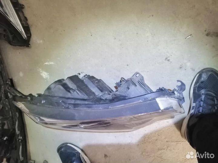 Фара LED правая Toyota Rav4 CA40 рестайлинг