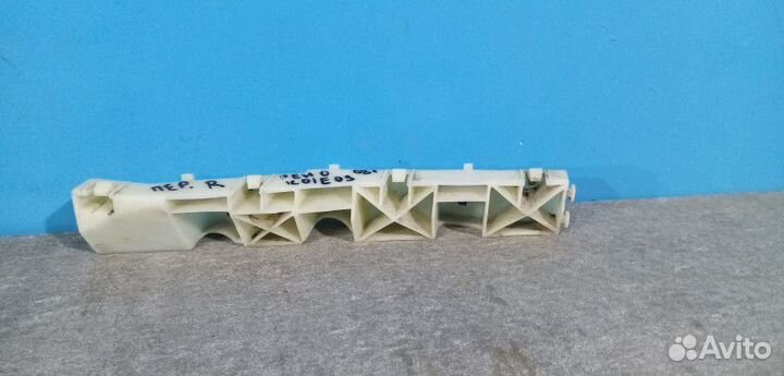 Кронштейн переднего бампера правый Renault Koleos