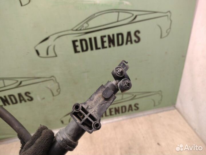 Форсунка омывателя передняя правая Volvo S40