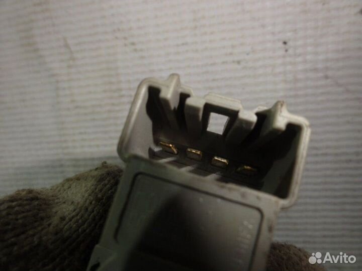 Датчик стопсигнала (концевик) Ford Focus 3 седан