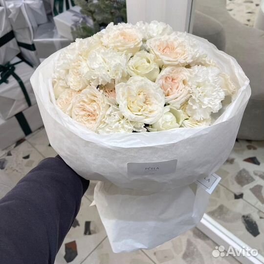 Нежный букет с пионовидеыми розами