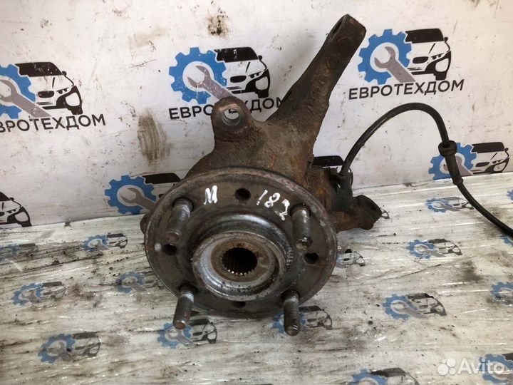 Кулак поворотный + ступица передний левый