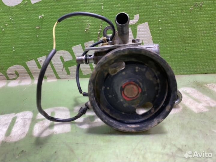 Насос гидроусилителя руля Mitsubishi Diamante F31A