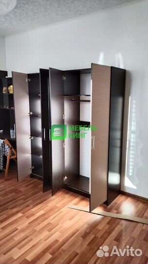 Шкаф с зеркалом