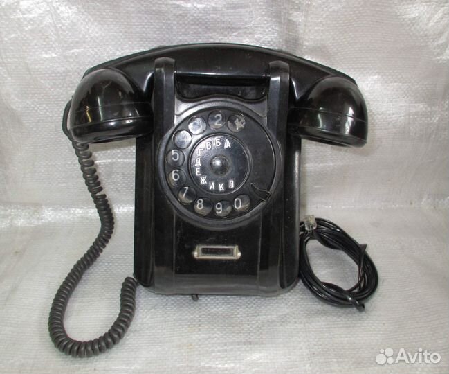 Старинный телефон
