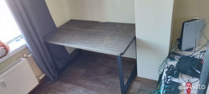 Компьютерный стол из массива