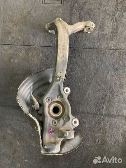 Кулак передний правый Audi A8 D3