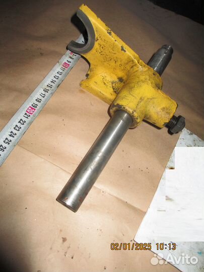 Вилка с осью передней бабки 16в20,1в62г