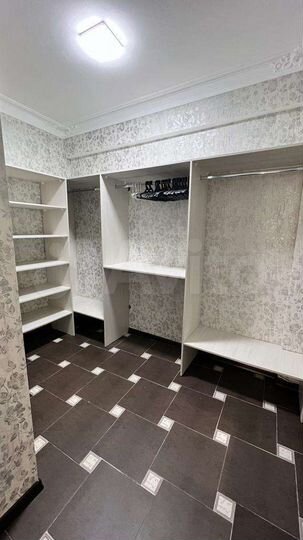 2-к. квартира, 70 м², 1/8 эт.