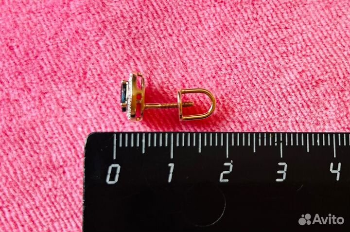 Золотые серьги пусеты с бриллиантами