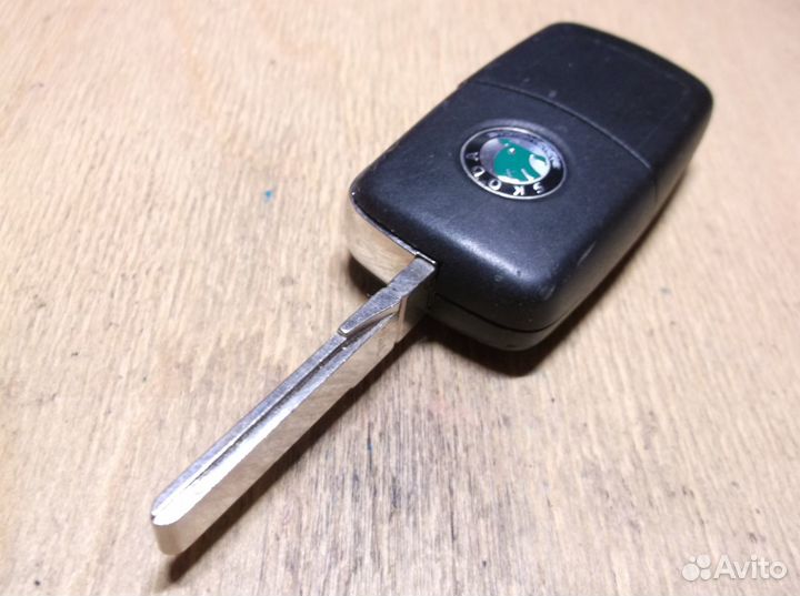 3TO 837 202 H Skoda чип ключ 3 кнопки 434 MHz