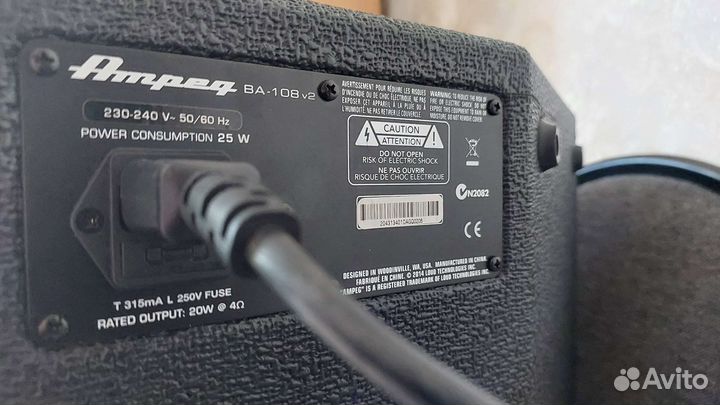 Басовый комбоусилитель Ampeg ва-108 V2