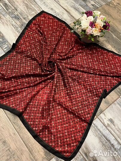 Тонкий шерстяной платок Gucci красный новый