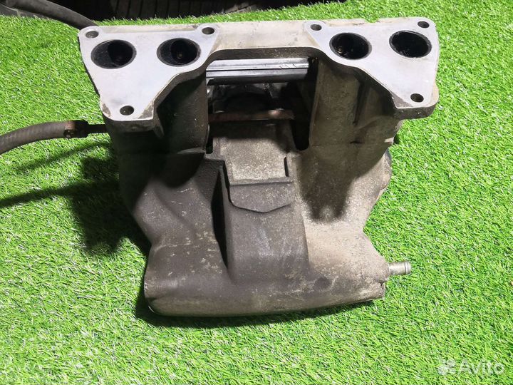 Впускной коллектор в сборе Skoda Fabia 1