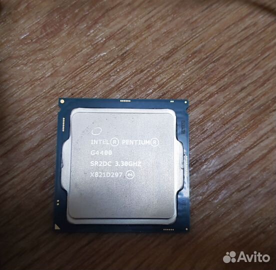 LGA1151 Pentium G4400 с кулером
