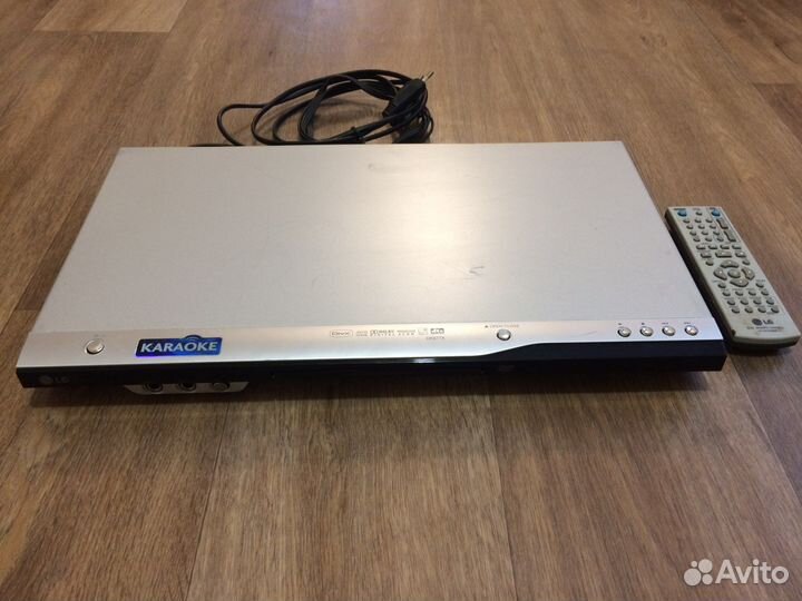 DVD плеер LG DK677X