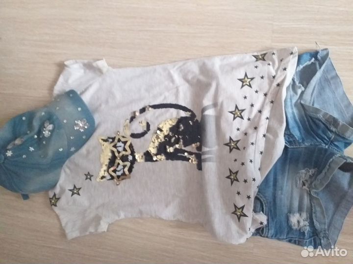 Джинсовые шорты,футболка, кепка джинсовая