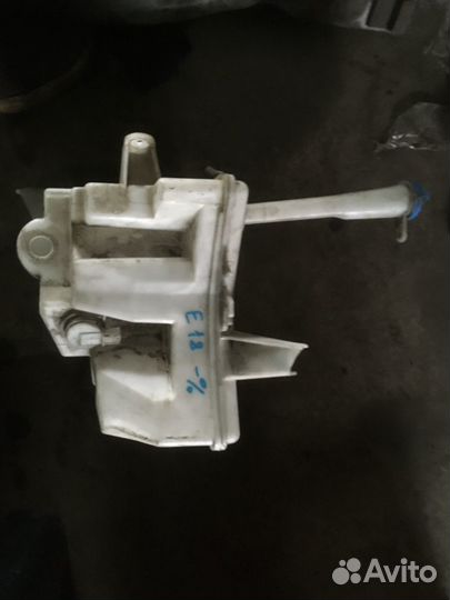 Бачок омывателя Toyota Corolla E18 с дефектом