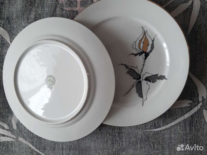 Тарелка ГДР чёрная роза фарфор