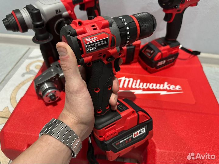 Профессиональный набор Milwaukee 4в1 (Арт.76127)