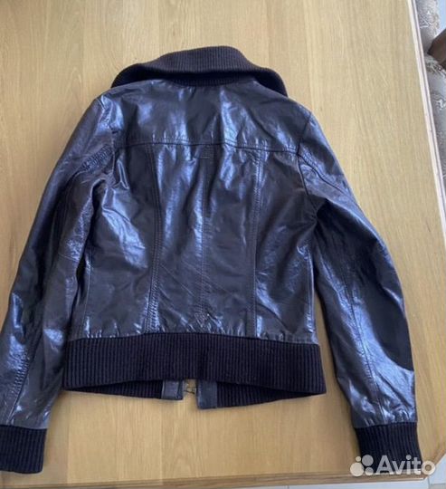 Кожаная куртка женская в вентажном стиле