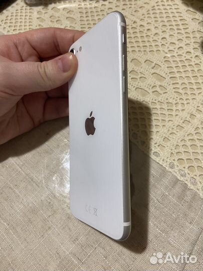 iPhone SE, 64 ГБ