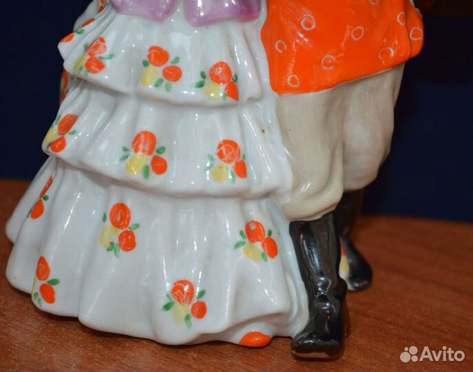 Фарфоровая статуэтка- русская кадриль. дулево. 19