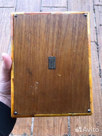 Шкатулка из янтаря