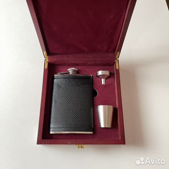Подарочный набор фляжка и стопки