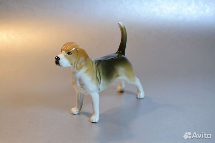 Бигль фарфоровая статуэтка
