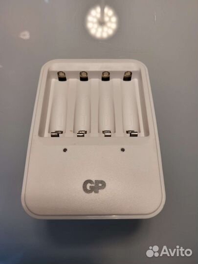 Зарядное устройство для аккумуляторов AA и AAA