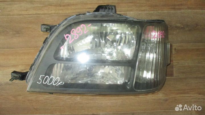 Таунайс литайс ноах фара левая 28123L