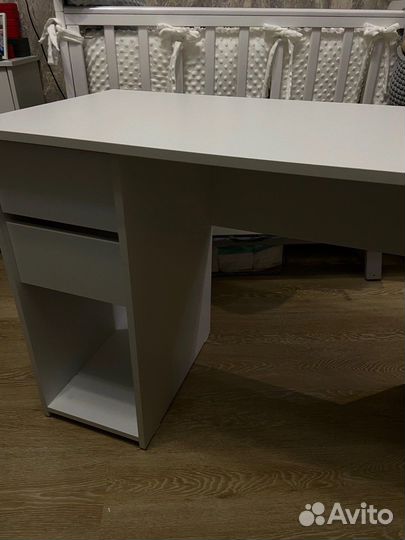 Письменный стол