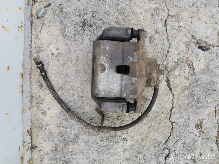 Суппорт передний левый Hyundai i30 Ceed 2012