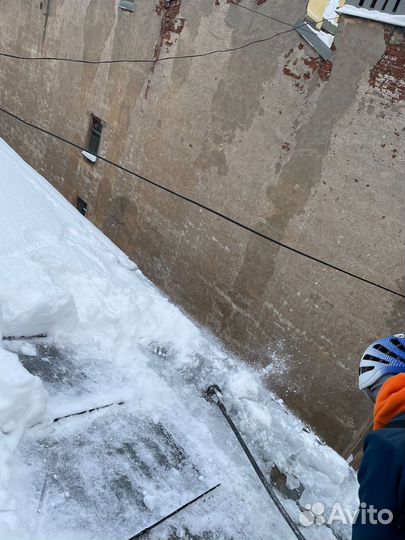 Уборка снега с кровли