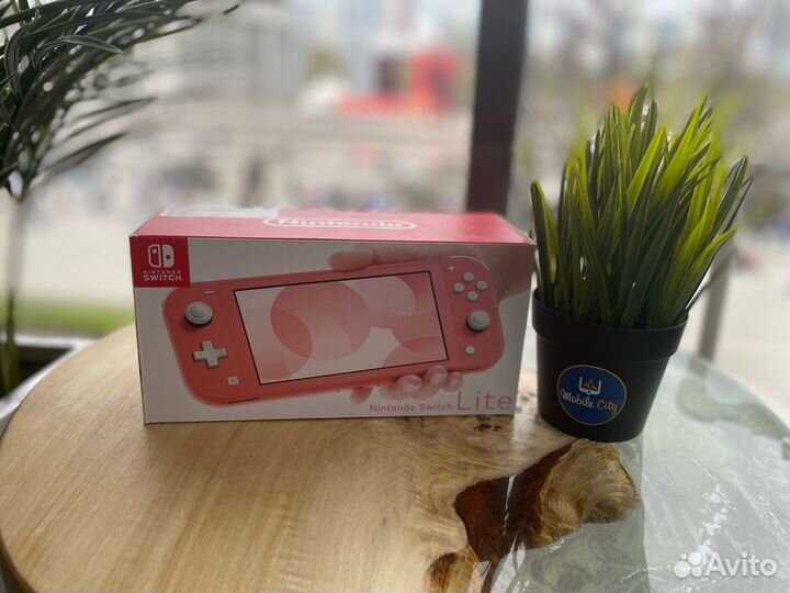 Nintendo Switch Lite 32 гб Coral Новая