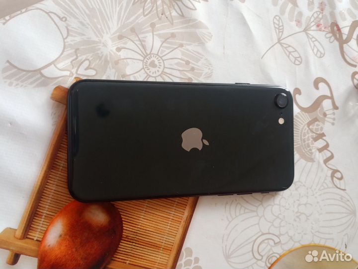 iPhone SE (2020), 64 ГБ