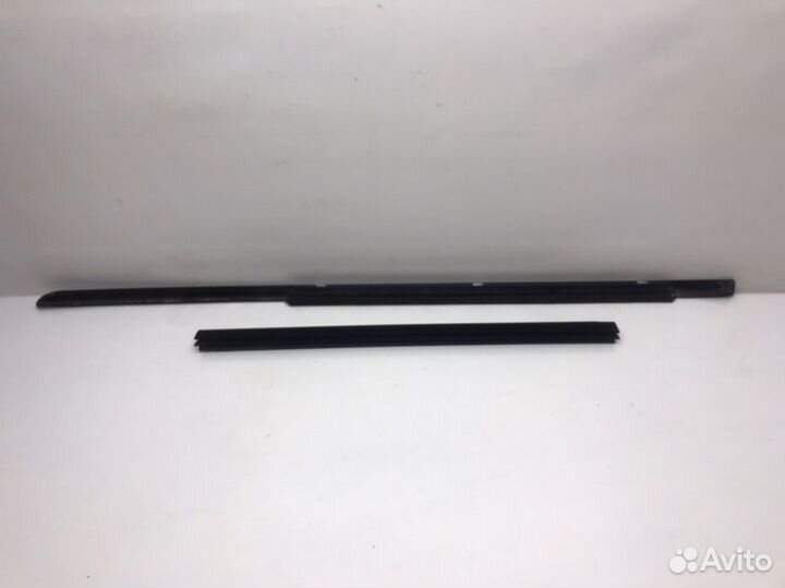 Молдинг на дверь задний правый Mercedes-Benz E