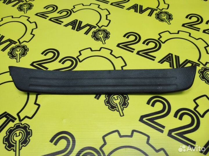 Накладка на порог внешняя задняя правая Toyota