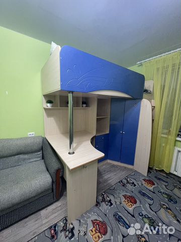 Детская кровать чердак со столом и шкафом