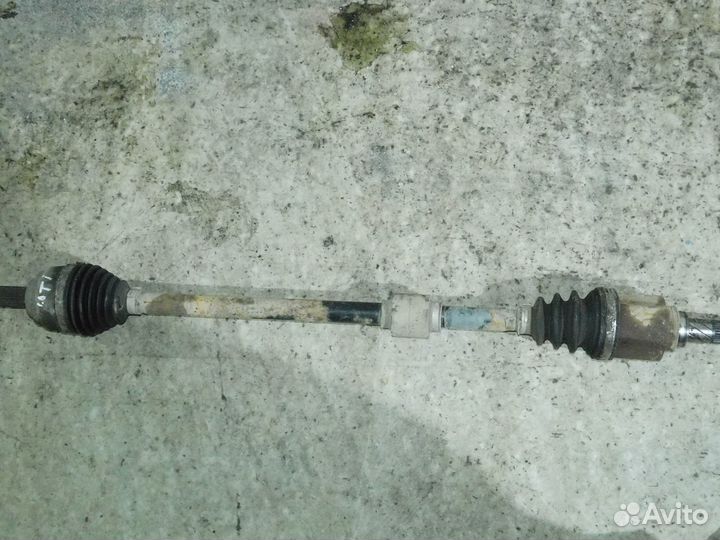 Приводной вал правый ниссан тиида C11 МКПП