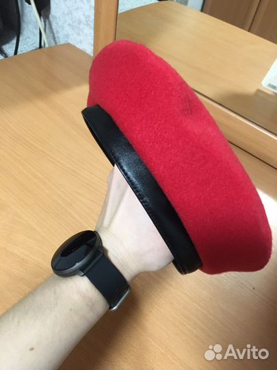 Новый берет с биркой