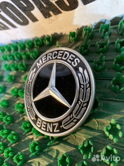 Эмблема Mercedes-Benz