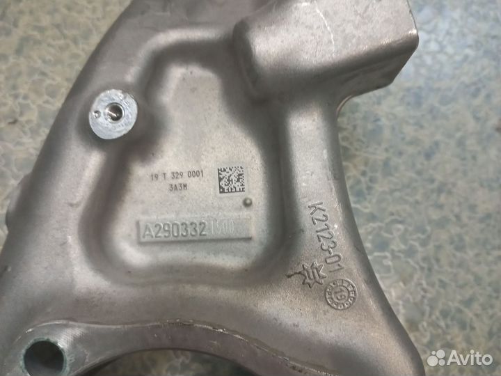 Поворотный кулак Мерседес GT x290